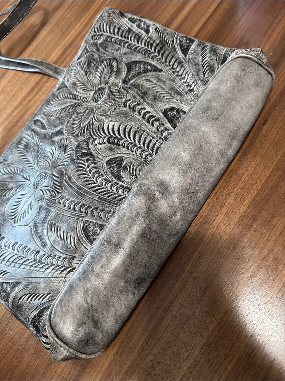 Leaders in leather bag - Picture 6 of 13